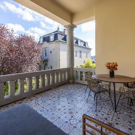Stunning Rose Hill Premium Budapest