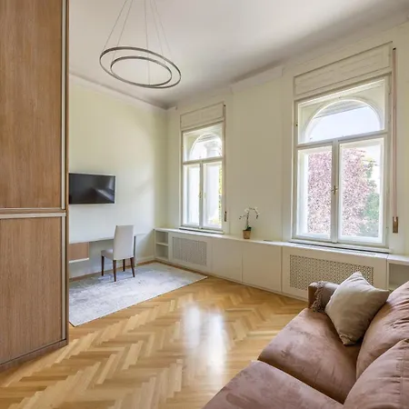 Stunning Rose Hill Premium Budapest